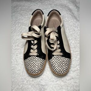 Gently Used Women Crown Vintage Adelite Black and Cream Faux Snake Size 8